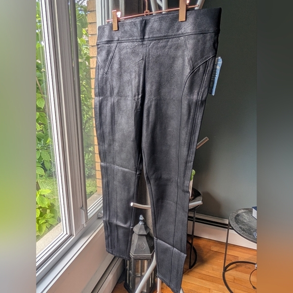202.Democracy Black Skinny Jeans Sleek and Stylish - Picture 1 of 3